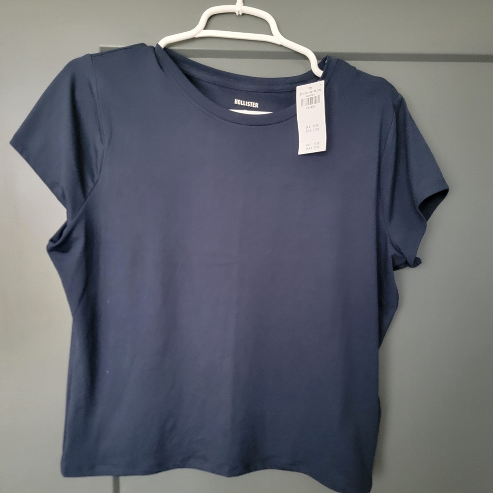 Hollister Women's Soft stretch seamless fabric crew baby tee. Regular Xl